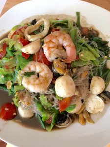 Vermicelli noodle seafood salad