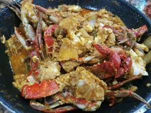 Stir-fried curry crab