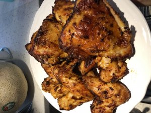 Grilled chicken with onion marinated sauce