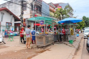 Pateso face à la caserne des pompiers (Thongkhankham)