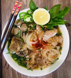 Pho au boeuf (Phở bò, soupe vietnamienne)