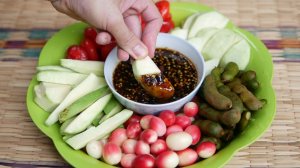 Fruits acides et sauce épicée - Snack laotien
